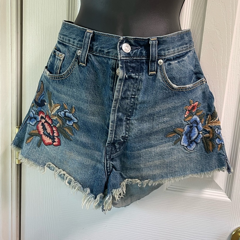 Abercrombie & Fitch boho distressed high rise embroidered floral jean shorts 26 - Picture 8 of 15
